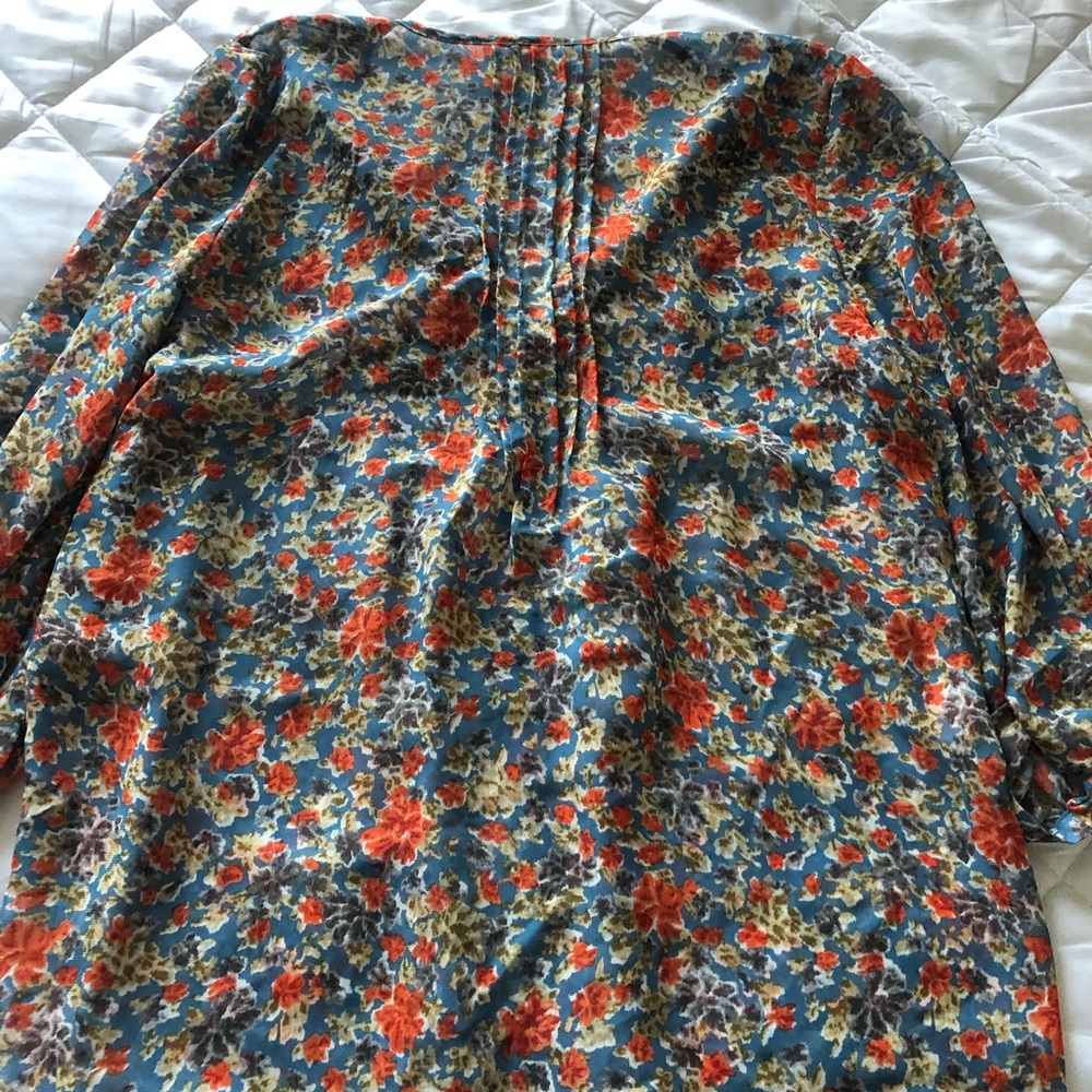 Floral button down - Picture 6 of 7